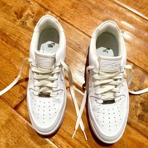 EUC (WMNS) Nike Air Force 1 Sage Low 'Triple White' AR5339-100